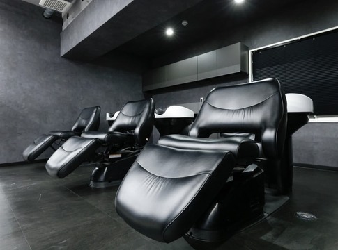 【新宿】≪自由出勤≫≪マンツーマン接客≫≪入客チャンス抜群≫≪平均単価1万円以上≫≪土日休みOK≫≪ブランクのある方、ママさん歓迎≫自由な働き方を叶えながら高単価でしっかり稼げる！集客力抜群の「CYNTHIA DUE 新宿（シンシアドゥエシンジュク）」からスタイリスト（美容師）の求人☆★