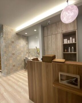 【西鉄平尾駅】≪社保完備・月給25万円～・月休8日・​産休育休制度あり・ブランクありでもOK・ゆとりをもった予約制・スタイリストオンリー≫リモート自由参加の講習！待遇だけでなく一緒に働く仲間同士、仲が良いのも魅力のひとつ！福岡エリアで店舗展開中の高条件、福利厚生充実のヘアサロン「全個室サロン muon 平尾店（ゼンコシツサロンムオンヒラオテン）」からスタイリスト（美容師）の求人☆★