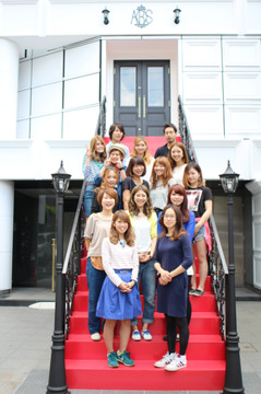 【烏丸御池】◇◆社会保険完備◆1年半のデビュー可能◆◇社員旅行や各種イベントも豊富！撮影などサロンワーク以外にも力を入れているので、幅広い分野で楽しく働いていくことができますよ♪Hair Studio ARS oike(ヘアー スタジオ アルス オイケ)からアシスタント(美容師)の求人★☆