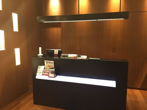 【小倉】◇◆月8日休み◆平均月給30万円◆車通勤OK◆◇20時まで働けるパートさんも急募！お昼からの出勤も可能です☆幅広い年齢層のお客様が来店されるSAKO beauty イオン店（サコビューティーイオンテン）からスタイリスト（美容師）の求人★☆