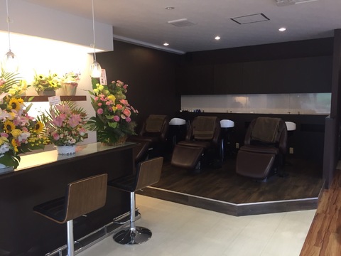 【筒井】≪社会保険完備・営業時間18:00迄・ヘアセットが学べる≫大人女性に愛されているアットホームサロン「育てよう、人の和」をテーマにあたたかいサロン作りに取り組んでいる「Chic Hair 大野城店（シークヘアーオオノジョウテン）」からアシスタント（美容師）の求人☆★