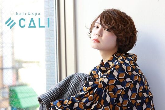 【三田】◆完全週休2日制でプライベートも充実させながら働ける環境・産休育休制度あり◆こだわりの商材と丁寧なカウンセリングでお客様に愛されている高品質サロンCALI（キャリ）からスタイリスト（美容師）の求人☆★☆