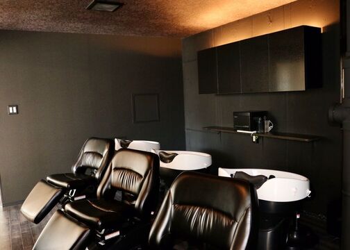 【池田駅】≪社会保険完備≫≪有給休暇あり≫≪19時には退勤可能≫営業中のレッスンで効率良く学べて、最短2年でスタイリストデビューが可能！！残業無しの働きやすいお店です！「Hair Designers SILK（ヘアーデザイナーズシルク）」からアシスタント（美容師）の求人☆★☆