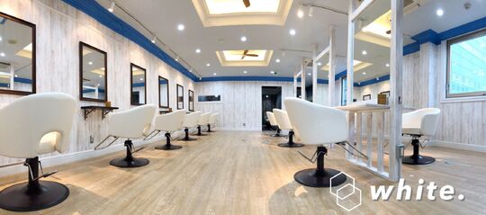 【梅田】≪カラーが好き、デザインカラーを極めたい方必見！！≫≪平均単価10000円以上のエリア高水準の高単価業務委託サロン≫≪週3日～OK、主婦の方も活躍中≫≪月間40〜50万円以上稼いでいるスタッフが在籍≫高単価で無理に掛け持ちしなくてもしっかり稼げます◎高単価業務委託サロン！美容師を1度リタイヤされた主婦さんも歓迎！「white（ホワイト）」からスタイリスト（美容師）の求人☆★