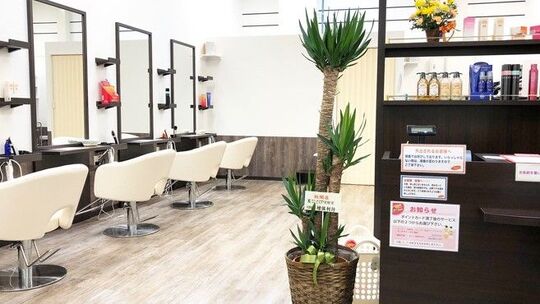 【鶴ヶ峰】◆社会保険完備◆ライフスタイルに合わせて働けます！幅広い年齢層のお客様をたくさん担当できるので、顧客様がいない方でも安心！長くプレイヤーとして活躍できる「SEASON 鶴ヶ峰店（シーズンツルガミネテン）」からスタイリスト（美容師）の求人☆★