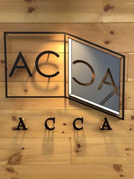 【和泉府中】≪未経験・通信生・新卒生OK≫≪月8日休み&有給休暇あり≫≪平均19時退勤≫お客様のオンリーワンサロンとして、デザインカラーも髪質改善も人気の地域密着サロン！「ACCA（アッカ）」からアシスタント（美容師）の求人★☆★