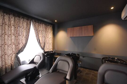 【板宿】≪完全週休2日（日曜月曜定休）≫≪平均退社時間17時≫≪エイジングケア・ヘッドスパが自慢≫大人の女性のためのエイジングケア専門店！プライベートも充実でき、頑張った分の還元もしっかりあります◎ブランクのある方やママさんでも長く仕事を続けられるサロンですよ！「HALLY 板宿店（ハリーイタヤドテン）」からスタイリスト・スパニスト（美容師）の求人☆★