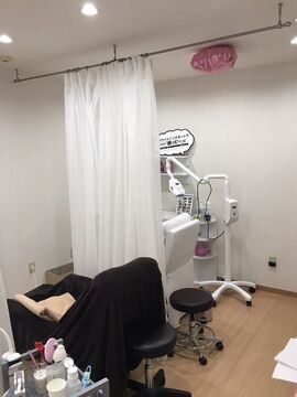 【阪神尼崎】お客様との距離が近くアットホームな環境♪プライベート充実させながら働けるサロン「Aglaia（アグライア）」からアイリスト（まつげエクステ）の求人☆