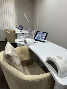 【東銀座駅】≪月給30万円以上のスタッフも在籍・社会保険完備・月8日休み≫講師活動をしているスタッフさんから技術指導あり！教育体制が整っているネイルサロン「Erfolg 銀座（エアフォルクギンザ）」からネイリスト（ネイル）の求人☆☆