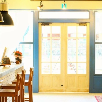 【河内花園】≪完全週休2日制≫≪月1回土日休みOK≫≪実働8時間／休憩1時間≫アンティーク調の広々とした店内はまるでカフェ！マンツーマン施術でゆっくりお客様と関わっていけます！GATHERING PLACE（ギャザリングプレイス）からスタイリスト（美容師）の求人★☆