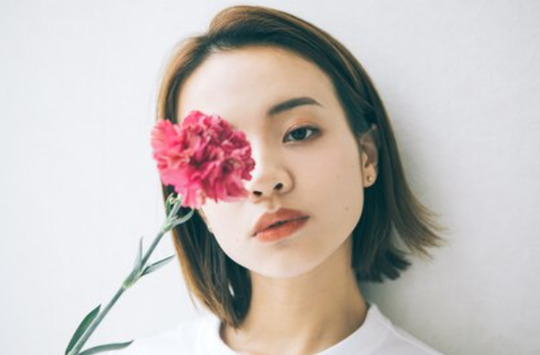 【横浜駅】≪完全週休2日≫≪髪色・ネイル自由≫≪カラコンOK≫≪制服付与あり≫安定した給料とお休みで、女性が安心して長く働ける環境です！かわいいサロンで、好きな仕事に没頭したい＆成長したい方必見！人柄重視のサロンです！「Eye be Lush 横浜店（アイビーラッシュヨコハマテン）」からアイリスト（まつげエクステ・まつげパーマ・アイブロウ）の求人☆☆