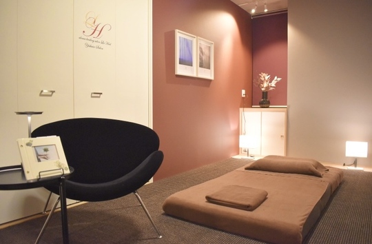 【薬院駅】≪配属店舗で研修実施・営業中のレッスンOK・未経験OK・研修中も給与あり≫レッスンは営業時間内かつ配属店舗にて実施！頑張りが評価される給与体制が整っています！リンパドレナージュ専門サロン「aloma&healing La Heal 薬院店（アロマアンドヒーリングラヒールヤクインテン）」からセラピストの求人★☆