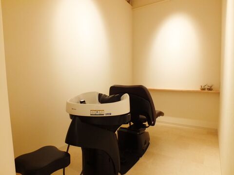 【富田】≪ママさん美容師やブランクのある方も歓迎≫≪ヘッドスパに興味のある方も歓迎≫≪マンツーマンでの入客も可能≫≪社会保険完備≫産休育休実績もあるサロンなので女性が働きやすい環境！ママさん美容師も多数活躍中！「DONNA TOTAL HAIR CARE 高槻店（ドナトータルヘアケアタカツキテン）」からスタイリスト（美容師）の求人☆☆