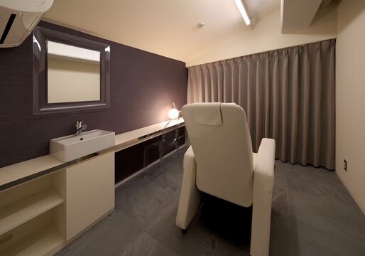 【玉造】≪社会保険完備≫≪最短1年半でデビュー可能≫≪20時迄に退勤可能≫カラーが好きな方歓迎！幅広い年齢層のお客様に支持されている美容室です！「＆H（アンドエイチ）」からアシスタント（美容師）美容師の求人☆★