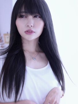 【阪急岡本】≪完全週休2日制・実働8時間・月給20万円スタート≫髪質改善が人気な落ち着いた雰囲気のお店！レッスンは営業時間中のみなど、働きやすい環境をたくさん用意しています。「Atelier ecru（アトリエエクリュ）」からアシスタント（美容師）の求人☆☆