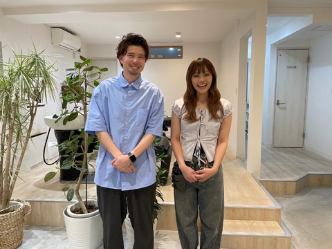 【大和駅】≪完全週休2日制≫≪土日休みOK≫≪高単価サロン≫≪18時閉店≫髪質改善や縮毛矯正などの髪を美しくする施術に定評があるサロン！おしゃれで清潔感あふれる店内で、働きやすい環境が整っています！「AQUA（アクア）」からスタイリスト（美容師）の求人☆☆