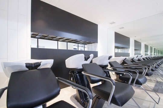 【藤沢駅】◆最低保障給あり・撮影ブース完備◆業界屈指の集客力でたくさんのお客様を担当できます！ITを駆使する業界屈指のブランドサロン「IT by ALBUM  藤沢店（アイティーバイアルバムフジサワテン）」からスタイリスト（美容師）の求人☆★