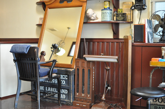 【赤坂】≪社会保険完備・月休7,8日・地域密着型≫レベルの高い技術、クリエイティブにもチャレンジでき大きく成長できる環境！！幅広い世代のお客様と関わります！！美容の大好きなスタッフが揃いみんなでお客様を幸せにする実力派ヘアサロン「BEEHIVE DELUXE（ビーハイブデラックス）」からアシスタント（美容師）の求人☆★