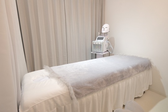 【谷町九丁目】アイラッシュ＆ネイルメニューあり！長く安心して働けるアットホームサロン≪実働8時間＋休憩1時間≫≪土日休み月2回までOK≫よもぎ蒸しやハイドラなど、お客様やスタッフの声を聞いて幅広く導入「Cherir（シェリール）」からエステティシャンの求人★☆★