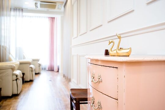 【恵比寿】未経験OK！■土日休み相談可能・実働8時間・誕生日休暇あり・社会保険完備■高級感たっぷりの可愛い店内♪まつ毛パーマやカラーエクステなど、幅広いメニューを取りそろえています！研修体制もバッチリ！PLUME 恵比寿店（プリュームエビステン）からアイリスト（アイデザイナー・まつ毛エクステ）の求人☆☆