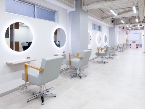 【烏丸】≪高単価≫≪土日休み月1～2回OK≫≪カットカラー2時間≫≪自由出勤・退社≫≪月給40〜45万円も目指せる！≫≪マンツーマン接客OK≫≪業務委託還元率40〜50％≫≪最低保証給あり≫≪完全週休2日≫≪社会保険完備≫≪撮影あり≫≪確定申告サポートあり≫一人一人にあった働き方が出来るサロンです！「tRe hair 烏丸店（トレ  ヘアー カラスマテン）」からスタイリスト（美容師）の求人☆★☆