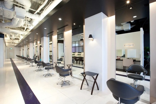 【心斎橋】≪トレンド発信型サロン≫≪月8日休み≫≪社会保険完備≫独立志向のある方や稼ぎたい方も歓迎！興味があれば美容師と兼任でアイラッシュやネイルの技術も学べるトータルビューティーサロンです！サロンワーク以外にも様々な輝けるステージがありあなたの個性を活かして働けますよ！「trico 心斎橋（トリコシンサイバシテン）」からスタイリスト（美容師）の求人☆★