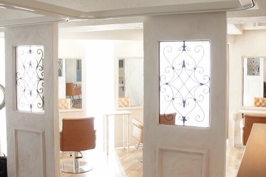 【武庫之荘】≪社会保険完備≫≪土日はノーレッスン≫≪月8日休み≫≪産休育休実績あり≫仕事とプライベートとでメリハリをつけて働くことが出来る！ナチュラルテイストのオシャレサロン「makana（マカナ）」からアシスタント（美容師）の求人☆★