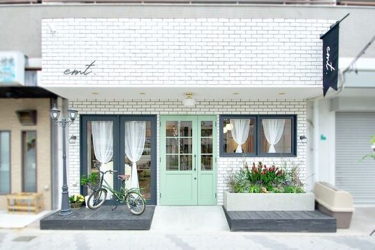 【西田辺】≪定着率91％≫≪社会保険完備の日祝定休≫≪企業型iDeCoへ加入できる！≫時短社員での勤務も可能！有休取得推奨＆平均退社18:30でプライベートも充実！安定の集客力で入客チャンスもバッチリ！産育休取得も可能。女性が永く美容師として活躍していけるサロン「emt（エント）」からスタイリスト（美容師）の求人☆☆