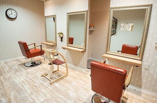 【今宿駅】≪完全週休2日制・高月給スタート・社会保険完備≫安心の福利厚生が充実！スタッフみんなで協力しながら楽しくお仕事しましょう！幅広い年代のお客様へ癒しの空間をご提供するアットホームサロン「Lutella（ルテラ）」からスタイリスト（美容師）の求人☆★☆