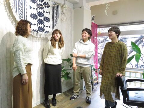 【灘】≪営業中レッスンOK≫≪平均退社19時≫≪土日休みOK≫≪社会保険完備≫≪有給休暇年10日≫マンツーマン指導なのでしっかり技術を学ぶ環境が整っている。営業中にもレッスンできるので毎日遅くまで残る必要なく、プライベートも充実。そんなメリハリのあるサロン“flower（フラワー）”からアシスタント（美容師）の求人☆★☆