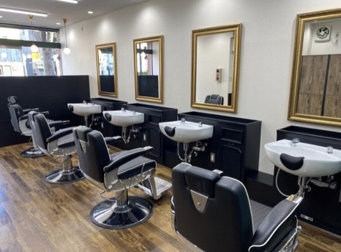 【船橋駅】≪最低保障給あり≫≪自由出勤制≫自由度の高い働き方ができる人気バーバーサロン！完全マンツーマンでお客様1人1人に向き合ったサロンワークができます！「BARBER STYLES 船橋店（バーバースタイルズフナバシテン）」からスタイリスト（理容師・美容師）の求人☆★