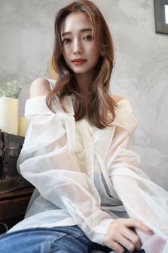 【広島駅】■月8日休み・拘束9時間制・デビューまで約1年・社会保険完備■デザインカラーやブリーチのお客様多数！たくさんのお客様が来店されるので、経験を積みやすくデビューが早い「Angelica 広島駅前店（アンジェリカヒロシマエキマエテン）」からアシスタント（美容師）の求人★☆