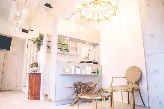 【明石駅】≪社会保険完備≫≪有給休暇あり≫≪完全週休2日制≫など高待遇に高い技術が人気です！撮影やコンテストなどサロンワーク以外にもチャレンジできる環境です！「SEA A KA fuente（シアカフェンテ）」からスタイリスト（美容師）の求人★☆