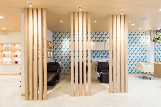 【江古田】◆社会保険完備・完全週休2日制・19時で営業終了・ママさん美容師も歓迎◆営業時間内レッスン中心！新卒入社で2年以内のデビューが可能です。大手サロン出身オーナーのマンツーマンレッスンも魅力！大型店と個人店両方の良さが詰まった「aeru（アエル）」からアシスタント（美容師）の求人☆★☆