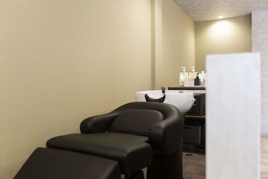 【大濠公園駅】≪入社3か月間は最低保証給25万円あり≫業務委託勤務が未経験の方でも安心してお仕事できる環境です！！入社時は優先して入客チャンスがあるのもオススメのひとつ！！ナチュラルテイストなスタイルが人気の業務委託ヘアサロン「Fino（フィノ）」からスタイリスト（美容師）の求人☆★