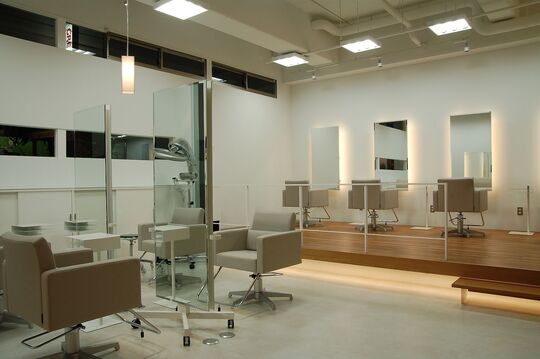 【JR高槻】≪社会保険完備≫≪有給休暇あり≫高槻密着型サロン！仕事も遊びもメリハリつけて本気で楽しんでます♪時代とお客様に合わせて変化と進化を続ける「HAIR TIME rest（ヘアータイムレスト）」からアシスタント（美容師）の求人☆★