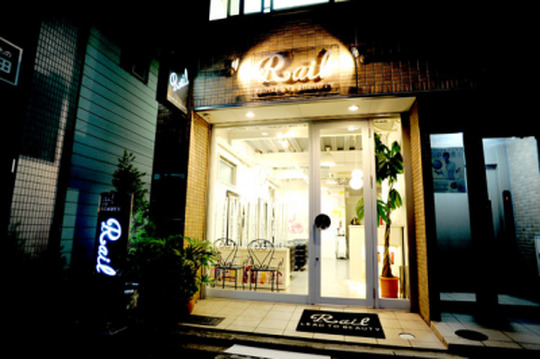 【五条】■マツエク・ネイル・着付けも学べる■幅広いジャンルで活躍できる美容師を目指せます！オーナーさんからのマンツーマンレッスンも魅力の「Rail LEAD TO BEAUTY（レールリードトゥビューティー）」からアシスタント（美容師）の求人☆★