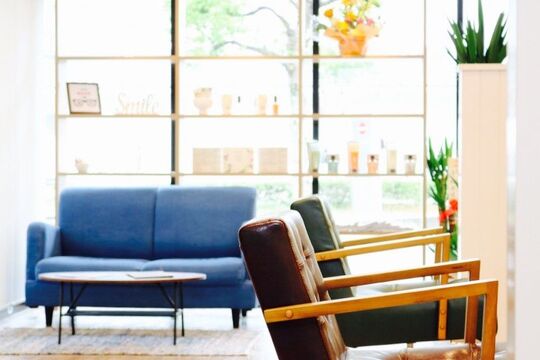 【近鉄郡山】≪実働8時間＆平均退社19時台≫≪社会保険完備≫西海岸をイメージさせ、ゆったりとした時間の流れる大人向けサロン！楽しく仕事をしつつ、しっかりとキャリアアップ可能！「Lilian hair&eyelash（リリアンヘアーアンドアイラッシュ）」からアイリスト（まつげエクステ・まつげパーマ）の求人☆☆