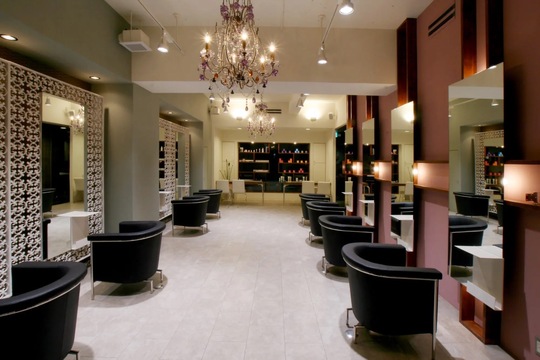 【茨木市駅】≪月8日休み≫≪社会保険完備≫≪入客チャンスあり≫≪パートのママさん美容師も歓迎≫独立志向のある方や稼ぎたい方も歓迎！興味があれば美容師と兼任でアイラッシュやネイルの技術も学べるトータルビューティーサロン！サロンワーク以外にも様々な輝けるステージがありあなたの個性を活かして働けるサロン環境！「trico 茨木店（トリコイバラキテン）」からスタイリスト（美容師）の求人☆★