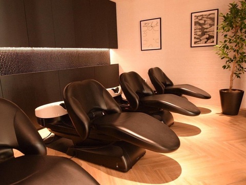 【銀座】≪営業時間内レッスンOK≫≪最短2年でデビュー可能≫≪土日祝休みOK≫≪完全週休2日制≫エリアでもトップレベルの待遇を誇る人気サロン！ハイレベルな美容師を切磋琢磨しながら目指せる環境です！「stair:case 銀座店（ステアケースギンザテン）」からアシスタント（美容師）の求人☆★