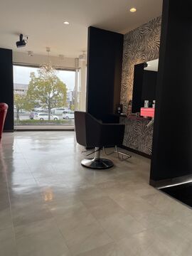 【大元】≪日曜定休あり・社会保険完備・有給休暇あり・正社員でも早上がりなど時短相談OK・2年以内にデビュー可能・未経験、通信生、新卒生OK・営業中レッスンOK≫少人数でアットホームな環境！「ATLAS（アトラス）」からアシスタント（美容師）の求人☆★