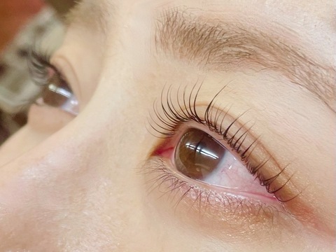 【神辺町】≪業務委託≫≪フリー40％／指名50％還元≫やればやるだけ高収入が可能な環境！！週休2日もOKなのでプライベートな時間も大切にできます！！ネイルメニューもあるので多くのお客様が来店される「EIL beauty Honey（エイルビューティハニー）」からアイリスト（アイデザイナー・まつげエクステ）の求人☆☆