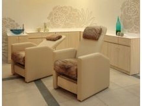 【天王寺】《経験者の方募集》《メニュー充実 》丁寧な施術と大人可愛いデザインが魅力のCuon Nail（ク―オンネイル）からネイリストの募集☆スカルプ・エアブラシ・3Dなど幅広い技術でお客様にクオリティーの高いサービスをご提供しています☆正社員／ネイリスト（ネイルサロン）の求人