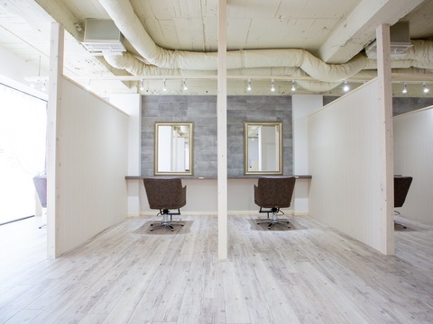 【西宮北口】≪完全週休2日制≫≪アシスタント月給225,500円スタート≫髪質改善に特化したオシャレサロン!!スタイリストさんから確かな技術を学んで行ける研修環境を用意しています。「Ratuna 西宮北口店（ラトゥーナニシノミヤキタグチテン）」からアシスタント（美容師）の求人☆★☆