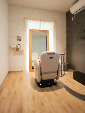 【稲荷口】◆土日どちらか休みOK・社会保険完備・完全週休2日制◆平日の8割は17時で退勤！ママさん美容師も多数活躍しています！女性が無理なく輝ける高単価なサロンです「She 豊川店（シートヨカワテン）」からスタイリスト（美容師）の求人☆☆