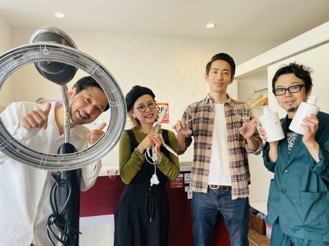 【JR茨木】≪月給24万円～≫≪19時に退勤可能≫≪社会保険完備≫≪毎週土日どちらか休みもOK≫落ち着いた雰囲気の地位密着サロンで楽しく働けます。月に1回営業日に勉強会をしており、新しい技術技について学ぶことができます！「switch grand（スウィッチグラン）」からスタイリスト（美容師）の求人★☆