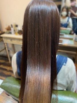 【南茨木】≪平均退社時間18時台≫≪時短勤務もOK≫≪髪質改善、ヘッドスパに注力≫≪マンツーマン施術≫≪カットカラートリートメント2時間半枠≫スタッフファーストの環境で活躍することができます！「Garden（ガーデン）」からスタイリスト（美容師）の求人☆★☆