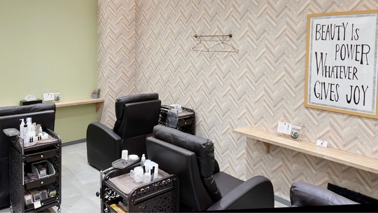 【天神】≪月8日休み・社会保険完備・未経験OK・業務委託も大募集・土日祝の希望休OK≫研修体制が整っているので未経験の方でもご安心ください！これから業務委託にチャレンジしたい方も大歓迎！アイリストとして長く活躍ができるアイラッシュサロン「Dolly Lash VIORO店（ドーリーラッシュヴィオロテン）」からアイリスト（まつげエクステ・まつげパーマ・アイブロウ）の求人☆☆