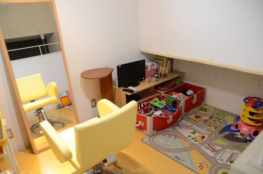 【摂津本山】≪社会保険完備≫≪実働8時間≫≪完全週休2日制≫入客チャンスあり！カウンセリングからお仕上げまでしっかりお客様と関わることが出来るアットホームサロン「COCOLOOP（ココループ）」からスタイリスト（美容師）の求人☆★☆