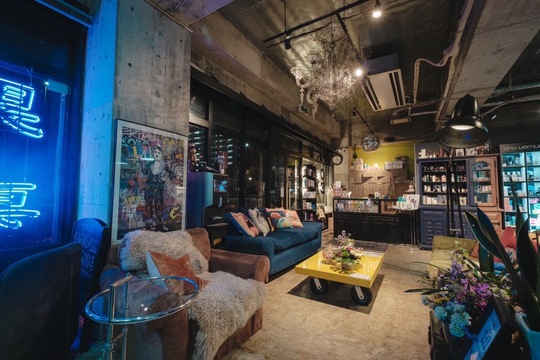 【大橋駅】≪月給25万円スタート・社会保険完備・レッスン強制なし≫幅広いスタイルはもちろん若いお客様にはフェードスタイルが人気！！スタッフ全員で働きやすいサロンを作り男性へ癒しの空間を提供するシックでお洒落なメンズサロン「TAO（タオ）」からスタイリスト（美容師・理容師）の求人☆★